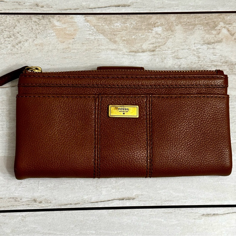 Fossil Womens Soft Brown Leather Traditional Snap Wallet Clutch Brass Hardware